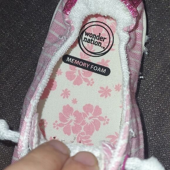 GIRLS Pink Stripe Memory Foam Sneaker Size 4 wonder nation new - Picture 4 of 6